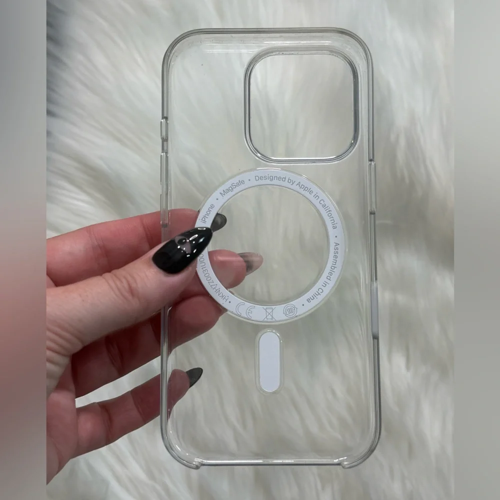 Apple Clear Case with MagSafe for iPhone 16 Pro